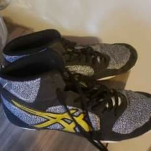 wrestling shoes